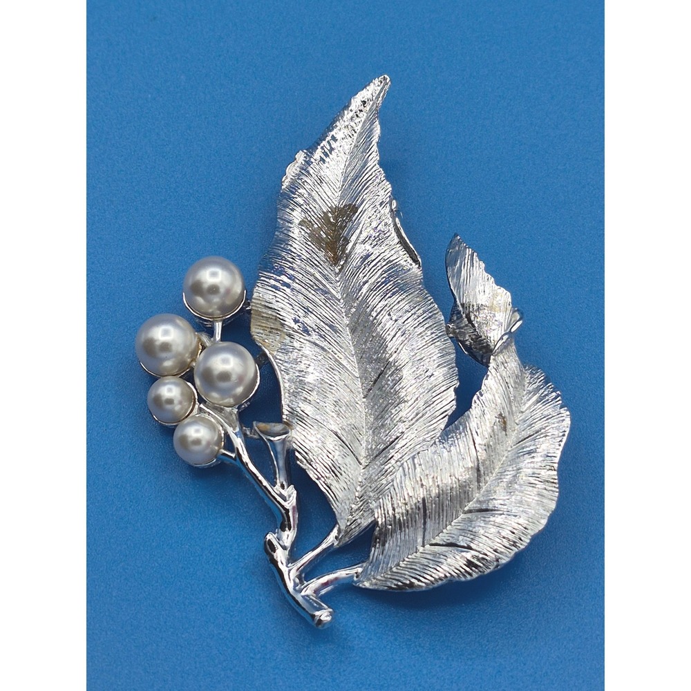 Vintage Sarah Coventry Leaf Brooch Silver Tone Faux Pearl Botanical Pin 2543